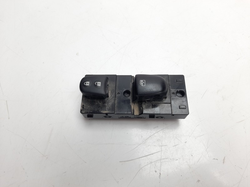 Recambio de mando elevalunas delantero derecho para renault kadjar intens referencia OEM IAM 156038N  