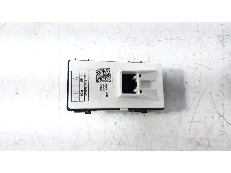 Recambio de mando elevalunas delantero derecho para hyundai tucson referencia OEM IAM 93581N70504X  