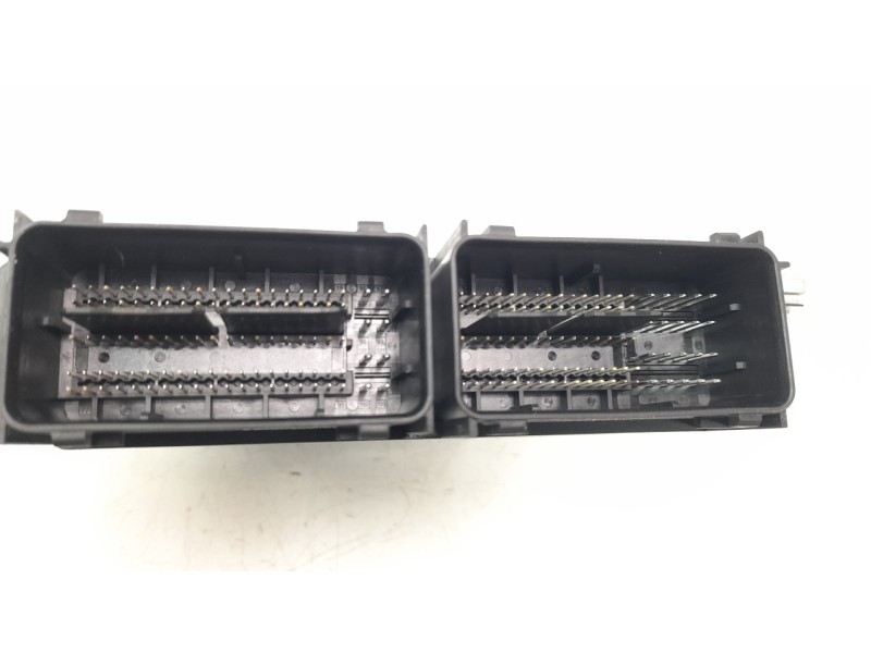 Recambio de centralita motor uce para volvo v60 kombi 2.0 diesel cat referencia OEM IAM 31452623  