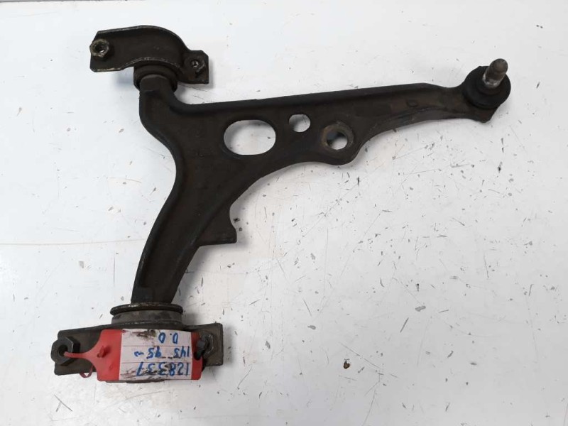 Recambio de brazo suspension inferior delantero derecho para alfa romeo 145 referencia OEM IAM 7780446  
