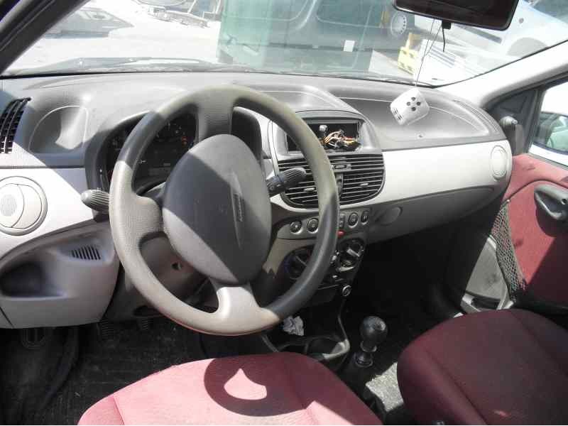 fiat punto berlina (188) del año 2000