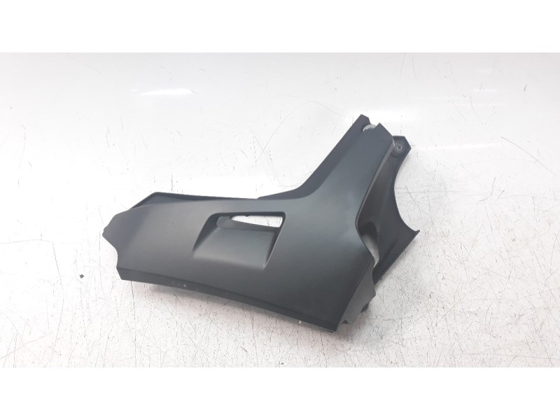 Recambio de moldura para honda cb125 r referencia OEM IAM 83510KPPT00  