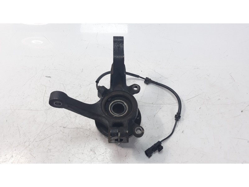 Recambio de mangueta delantera izquierda para mahindra kuv 100 2wd nxt referencia OEM IAM 0401DAA02920N  
