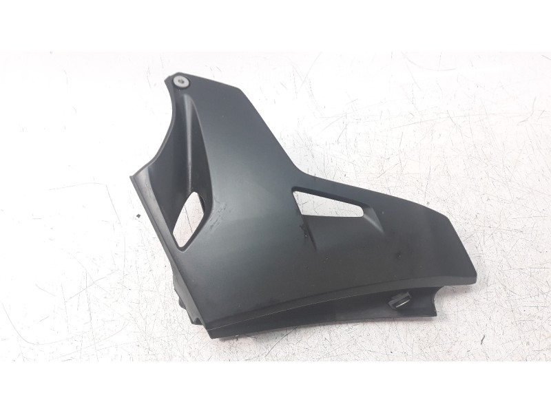 Recambio de moldura para honda cb125 r referencia OEM IAM 83510KPPT00  