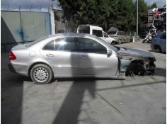 mercedes-benz clase e (w211) berlina del año 2004 2