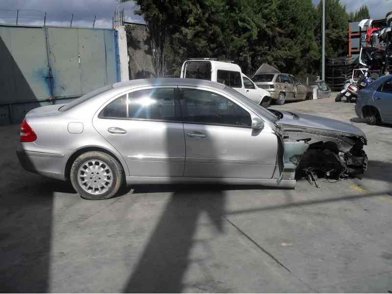 mercedes-benz clase e (w211) berlina del año 2004