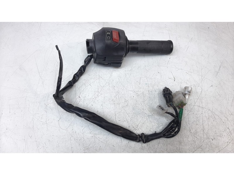 Recambio de piña luces derecha para ktm 390 duke 390 duke referencia OEM IAM 93511074000  