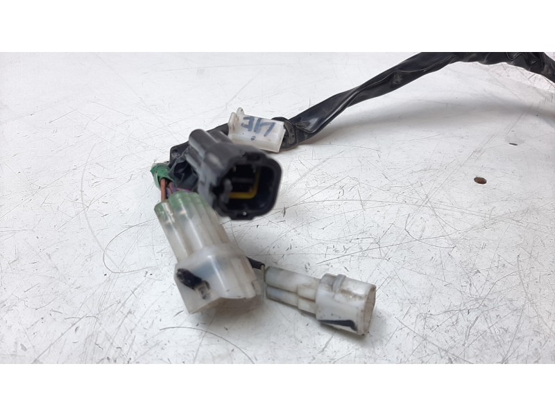 Recambio de piña luces derecha para ktm 390 duke 390 duke referencia OEM IAM 93511074000  