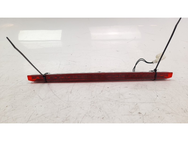 Recambio de luz central de freno para hyundai i40 1.7 crdi cat referencia OEM IAM A084862  