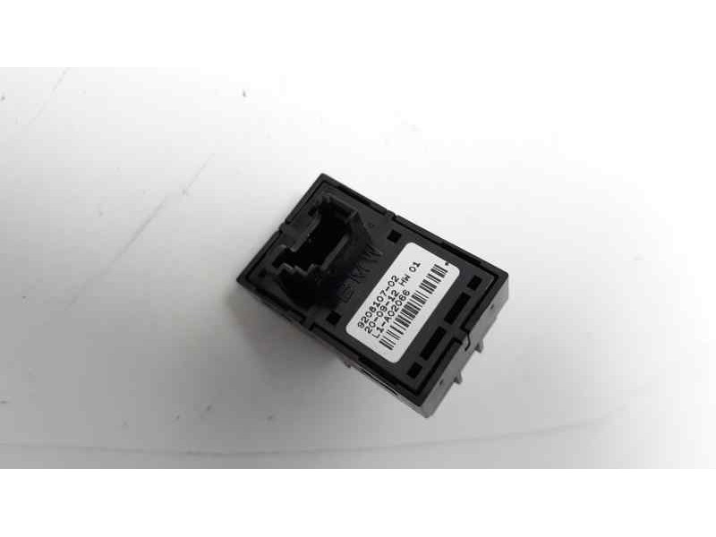 Recambio de mando elevalunas delantero derecho para bmw serie 3 touring (f31) 316d referencia OEM IAM 9208107  