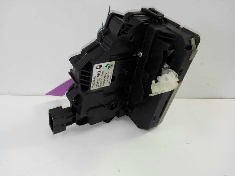Recambio de cerradura puerta delantera derecha para opel corsa e selective referencia OEM IAM 13431840  