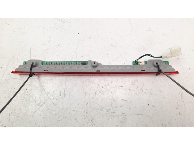 Recambio de luz central de freno para hyundai i40 1.7 crdi cat referencia OEM IAM A084862  