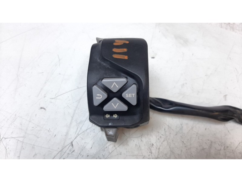 Recambio de piña luces izquierda para ktm 390 duke 390 duke referencia OEM IAM 93011070000  