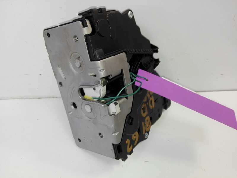 Recambio de cerradura puerta delantera derecha para opel corsa e selective referencia OEM IAM 13431840  