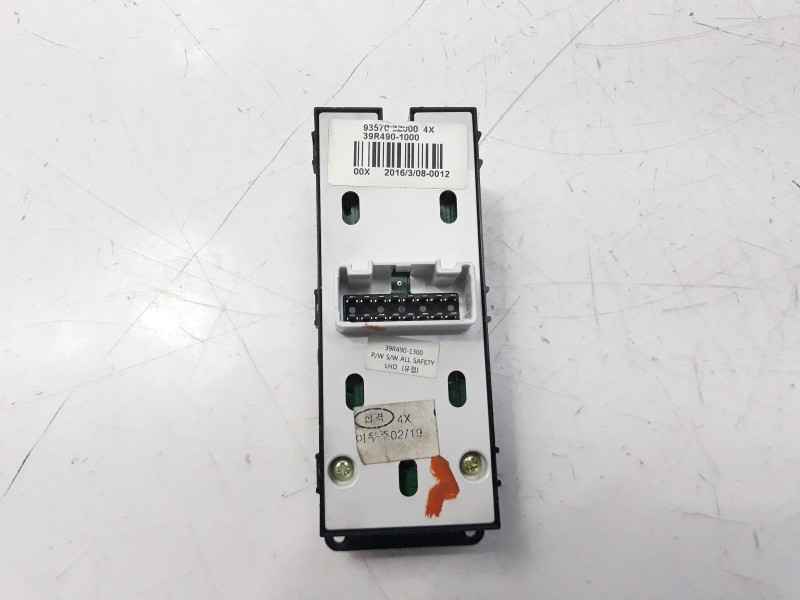 Recambio de mando elevalunas delantero izquierdo para hyundai i40 1.7 crdi cat referencia OEM IAM 935713Z000  