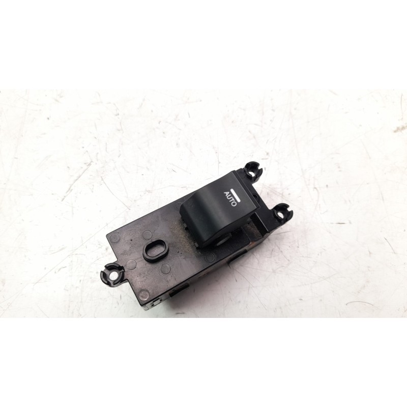 Recambio de mando elevalunas trasero izquierdo para hyundai i40 1.7 crdi cat referencia OEM IAM 935803Z000 IAF970087KH 