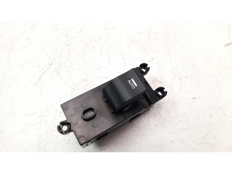 Recambio de mando elevalunas trasero izquierdo para hyundai i40 1.7 crdi cat referencia OEM IAM 935803Z000 IAF970087KH 