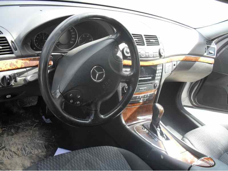 mercedes-benz clase e (w211) berlina del año 2004