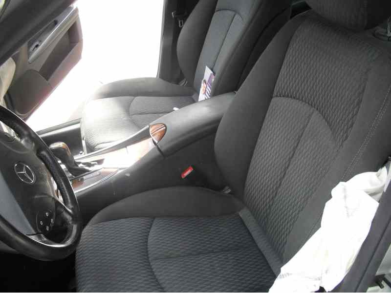 mercedes-benz clase e (w211) berlina del año 2004