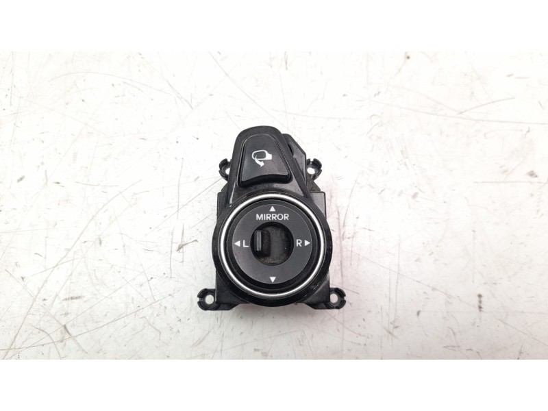 Recambio de mando retrovisor para hyundai i40 1.7 crdi cat referencia OEM IAM 935713Z000  