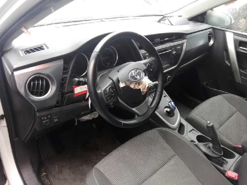 toyota auris del año 2013