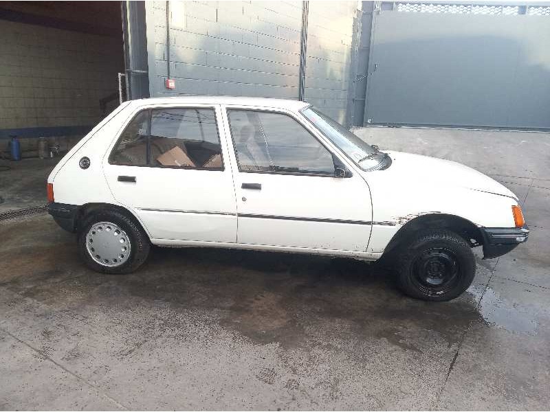 peugeot 205 berlina del año 1989