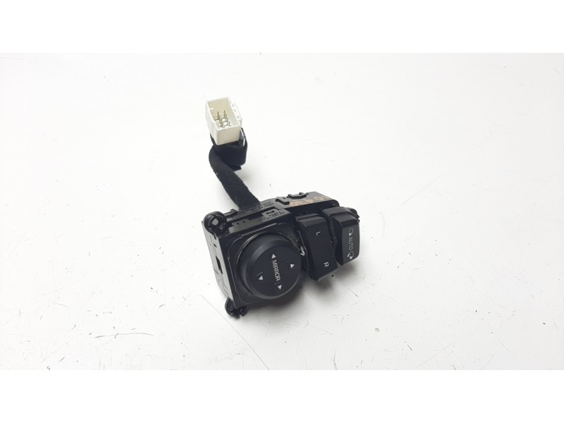 Recambio de mando retrovisor para hyundai tucson 1.6 crdi cat referencia OEM IAM 93573D3000  