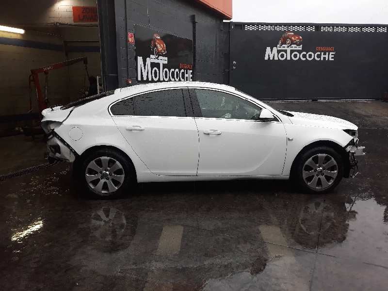 opel insignia berlina del año 2011