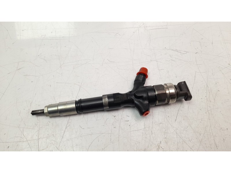 Recambio de inyector para toyota hilux (kun) 2.5 turbodiesel referencia OEM IAM 2367030150  