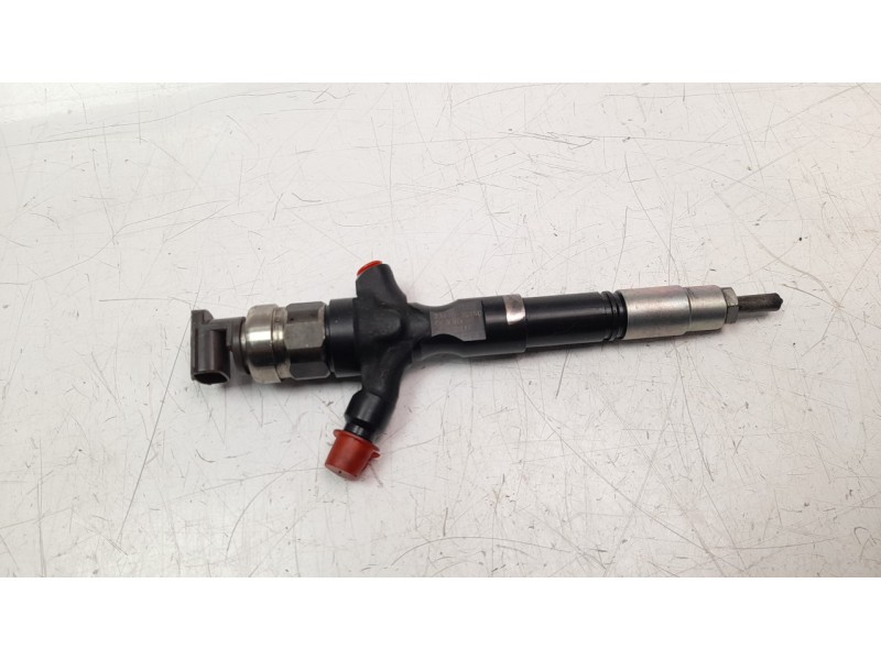 Recambio de inyector para toyota hilux (kun) 2.5 turbodiesel referencia OEM IAM 2367030150  