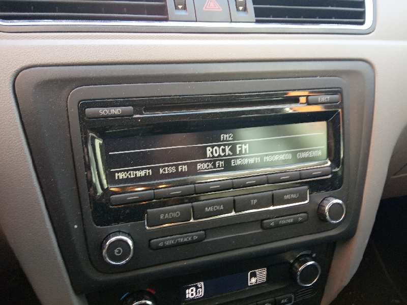 Recambio de sistema audio / radio cd para seat toledo (kg3) style referencia OEM IAM 6JA035186 7640288366 