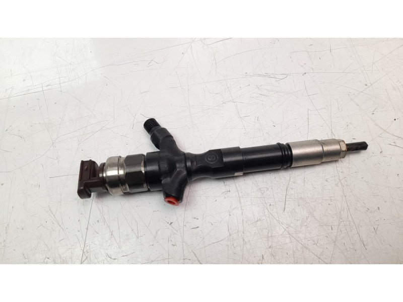 Recambio de inyector para toyota hilux (kun) 2.5 turbodiesel referencia OEM IAM 2367030150  