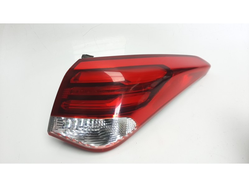 Recambio de piloto trasero derecho para hyundai i40 1.7 crdi cat referencia OEM IAM 924203Z600  