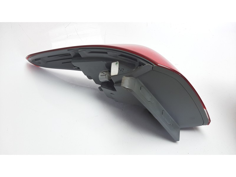 Recambio de piloto trasero derecho para hyundai i40 1.7 crdi cat referencia OEM IAM 924203Z600  