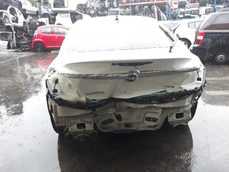 opel insignia berlina del año 2011