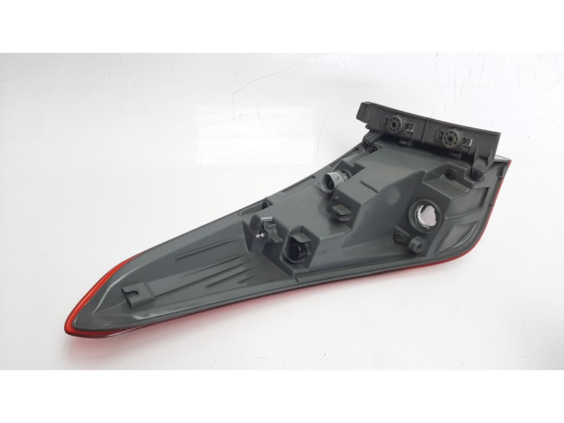 Recambio de piloto trasero derecho para hyundai i40 1.7 crdi cat referencia OEM IAM 924203Z600  