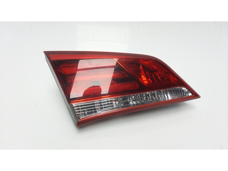 Recambio de piloto trasero izquierdo interior para hyundai i40 1.7 crdi cat referencia OEM IAM 924303Z600  