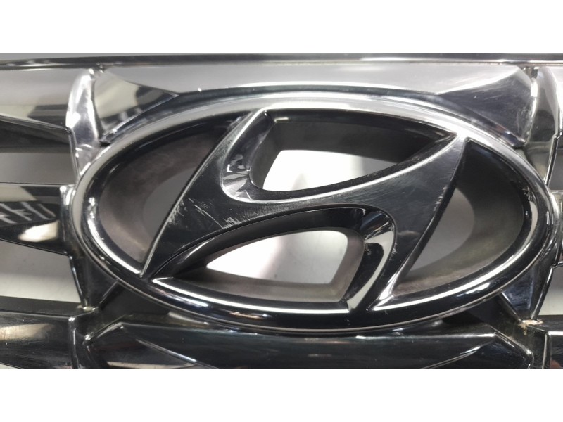 Recambio de rejilla delantera para hyundai tucson referencia OEM IAM 8635N7100  