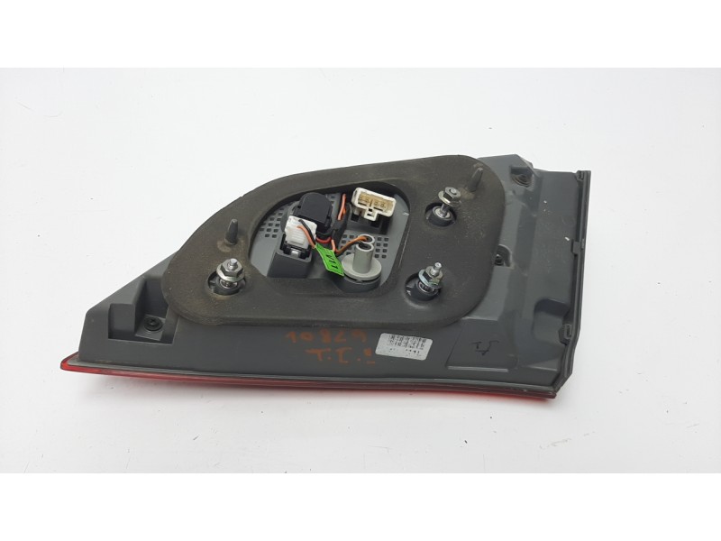 Recambio de piloto trasero izquierdo interior para hyundai i40 1.7 crdi cat referencia OEM IAM 924303Z600  