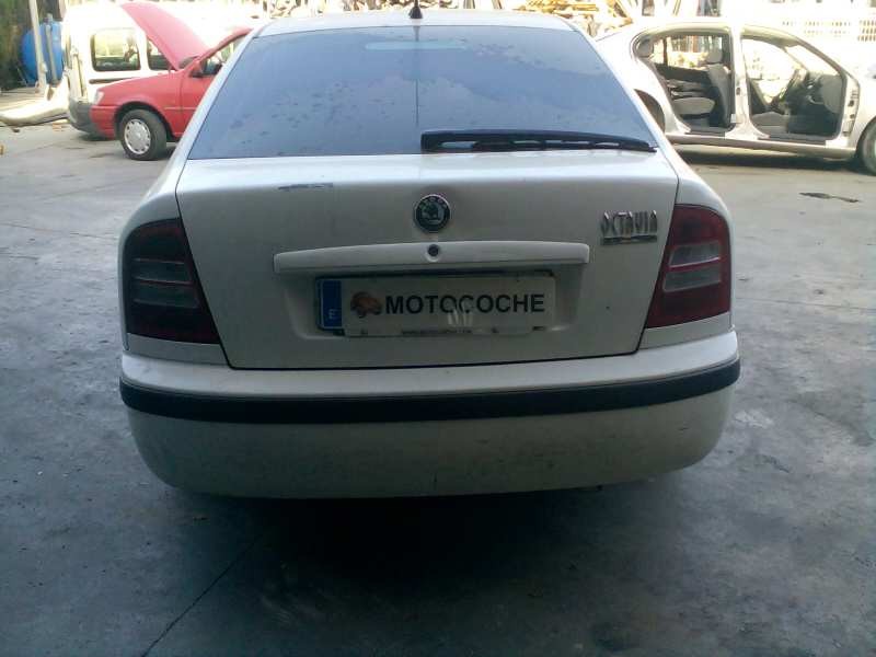 skoda octavia berlina (1u2) del año 2004