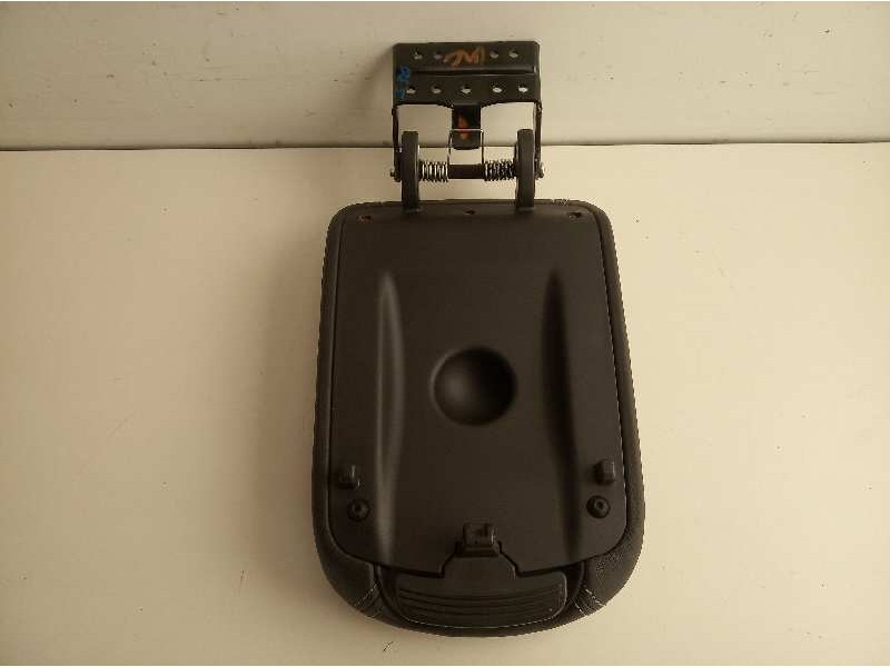 Recambio de apoyabrazos central para hyundai i30 (pd) klass referencia OEM IAM 84660G4000  