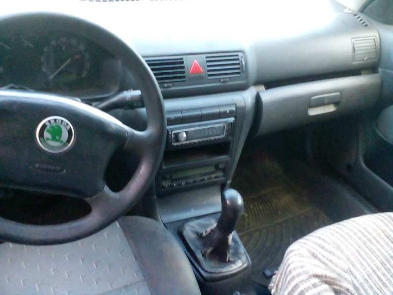 skoda octavia berlina (1u2) del año 2004