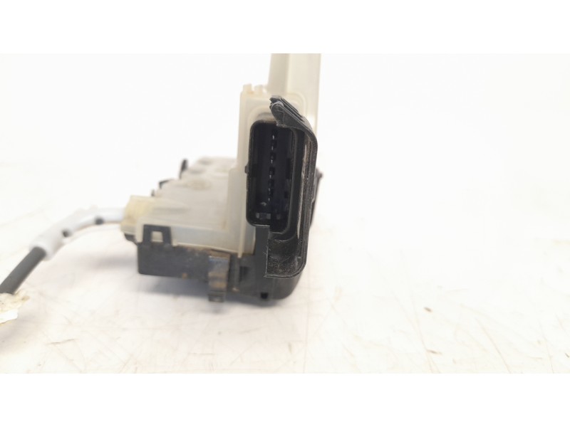 Recambio de cerradura puerta delantera derecha para opel corsa f 1.2 referencia OEM IAM 98292852  