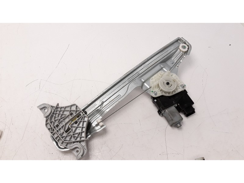 Recambio de elevalunas delantero derecho para hyundai kona referencia OEM IAM 82404J9000  