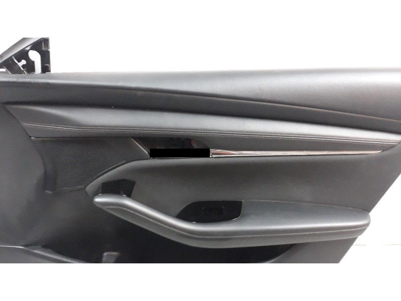 Recambio de guarnecido puerta delantera derecha para mazda 3 berlina (bp) referencia OEM IAM BCJH6843Z  