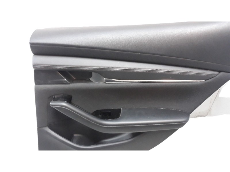 Recambio de guarnecido puerta trasera derecha para mazda 3 berlina (bp) referencia OEM IAM BCJH6853Z  