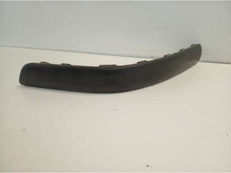 Recambio de molduras traseras para volkswagen golf iv berlina (1j1) referencia OEM IAM 1J6807792 107232117 VG0341253