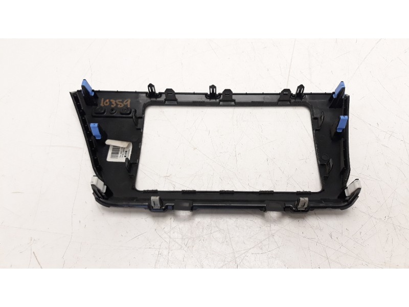 Recambio de moldura para kia niro referencia OEM IAM 84740G5000  