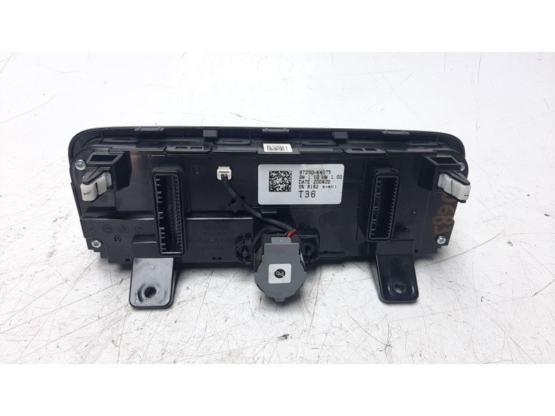 Recambio de mando climatizador para hyundai kona referencia OEM IAM 97250K4075  