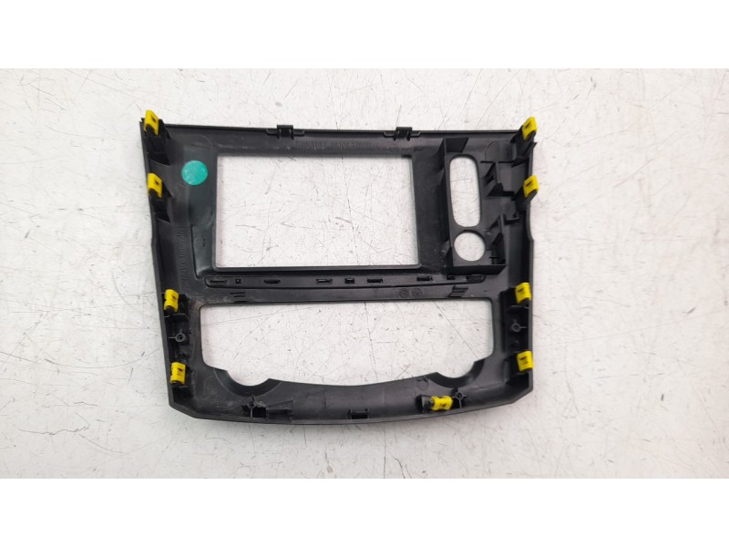 Recambio de moldura para renault kadjar 1.6 tce energy referencia OEM IAM 681043286R  